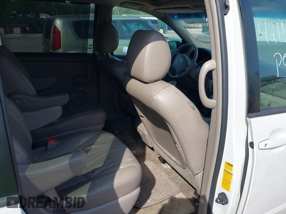 2009 Toyota Sienna XLE with VIN 5TDZK22C19S262107, listed as a IAAI auction lot 42158864 with 186,711 mi miles. Bid and sale history available at carsss.com. Image 8.