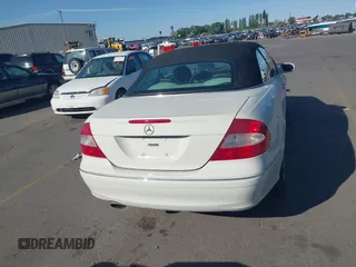 2008 Mercedes-Benz CLK 350 z VIN WDBTK56FX8F253835, wystawiony jako IAAI lot #42354558 z przebiegiem 76 502 mil mil oraz . Historia ofert i sprzedaży dostępna na DreamBid. Obrazek 16.