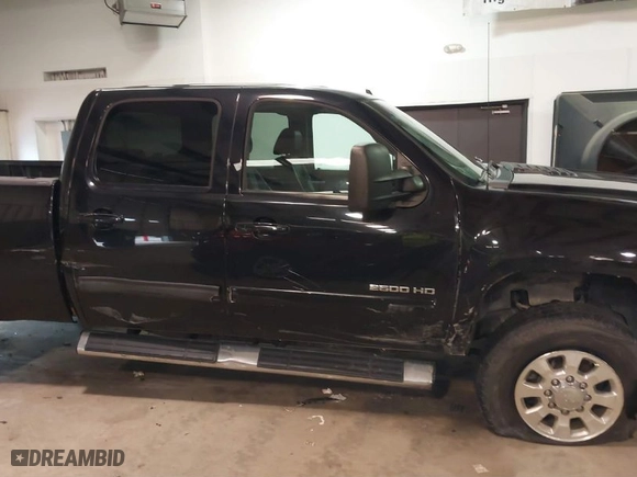 2013 GMC Sierra 2500HD SLT with VIN 1GT121EG3DF111218, listed as a IAAI auction lot 41566667 with 175,686 mi miles. Bid and sale history available at carsss.com. Image 13.