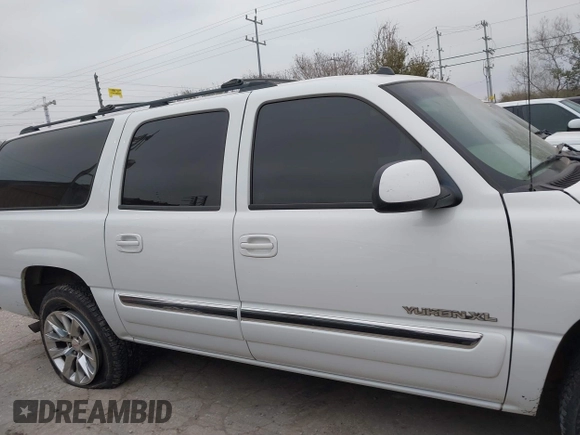 2004 GMC Yukon XL SLT with VIN 1GKEC16Z94J313593, listed as a IAAI auction lot 41632013 with 225,624 mi miles. Bid and sale history available at carsss.com. Image 13.