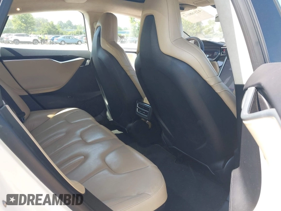 2016 Tesla Model S 70 z VIN 5YJSA1E13GF129925, wystawiony jako IAAI lot #42568012 z przebiegiem 109 195 mil mil oraz . Historia ofert i sprzedaży dostępna na DreamBid. Obrazek 8.