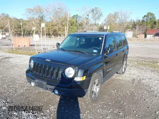 2016 Jeep Patriot High Altitude z VIN 1C4NJPFA9GD527887, wystawiony jako IAAI lot #41311139 z przebiegiem 59 372 mil mil oraz . Historia ofert i sprzedaży dostępna na DreamBid. Obrazek 2.