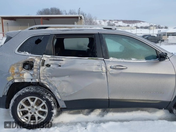 2018 Jeep Cherokee Latitude Plus with VIN 1C4PJMLB1JD502431, listed as a IAAI auction lot 41292612 with 115,839 mi miles and . Bid and sale history available at DreamBid. Image 6.