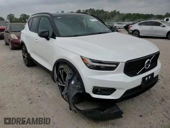 2022 Volvo XC40 R-Design z VIN YV4AC2HM9N2657130, wystawiony jako Copart lot #47513503 z przebiegiem 11 558 mil mil oraz . Historia ofert i sprzedaży dostępna na DreamBid. Obrazek 11.