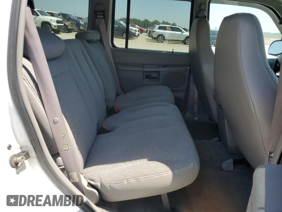 2000 Ford Explorer XLS z VIN 1FMZU62X7YZA94180, wystawiony jako Copart lot #53661645 z przebiegiem 101 319 mil mil oraz Szkoda całkowita • Salvage title. Historia ofert i sprzedaży dostępna na DreamBid. Obrazek 11.