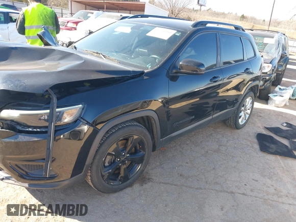 2019 Jeep Cherokee Latitude Plus with VIN 1C4PJLLBXKD339287, listed as a IAAI auction lot 41216180 with 123,265 mi miles. Bid and sale history available at carsss.com. Image 17.