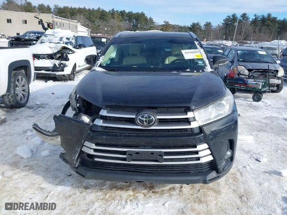 2018 Toyota Highlander SE with VIN 5TDJZRFH4JS859036, listed as a IAAI auction lot 41640089 with 103,643 mi miles. Bid and sale history available at carsss.com. Image 13.