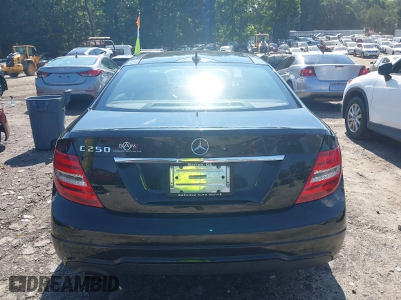 2013 Mercedes-Benz C 250 z VIN WDDGJ4HB7DG012481, wystawiony jako IAAI lot #39663837 z przebiegiem 145 884 mil mil oraz . Historia ofert i sprzedaży dostępna na DreamBid. Obrazek 16.
