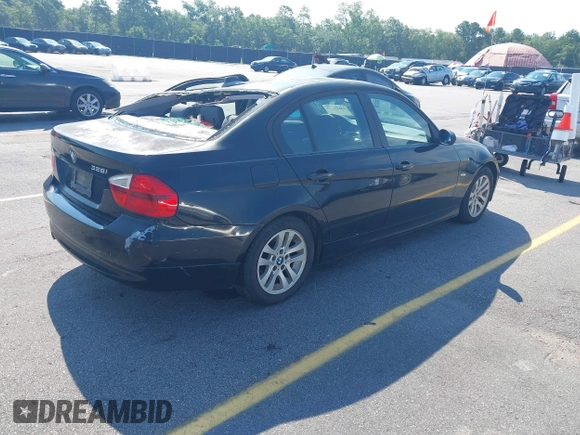 2007 BMW 3 Series 328i с VIN WBAVA335X7PG52072, выставлен на аукционе IAAI как лот 42577352 с пробегом 199 424 миль миль и . История ставок и продаж доступна на DreamBid. Изображение 4.