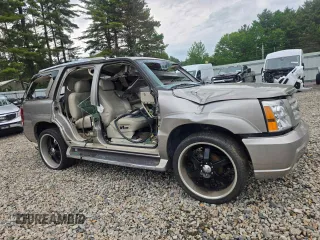 2002 Cadillac Escalade with VIN 1GYEK63N12R102443, listed as a Copart auction lot 53134135 with 241,389 mi miles and Non repairable. Bid and sale history available at DreamBid. Image 4.