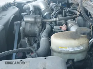 2002 Chevrolet Silverado 2500HD LT z VIN 1GCHK23172F203688, wystawiony jako IAAI lot #40892643 z przebiegiem 236 452 mil mil oraz . Historia ofert i sprzedaży dostępna na DreamBid. Obrazek 21.