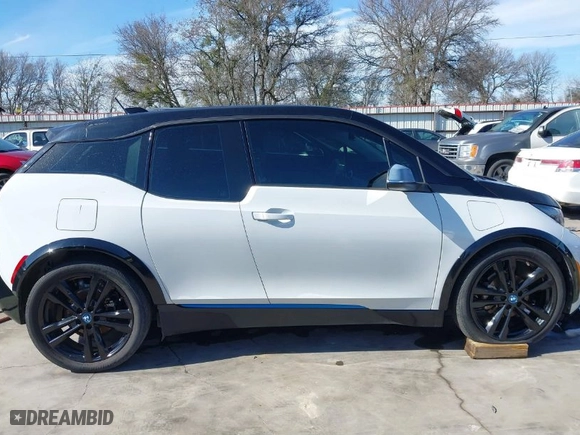 2019 BMW i3 s with VIN WBY8P8C51K7E77908, listed as a IAAI auction lot 41630001 with 61,334 mi miles. Bid and sale history available at carsss.com. Image 13.