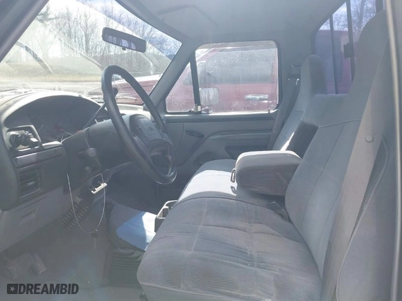 1996 Ford F-250 with VIN 2FTHF26F2TCA61615, listed as a IAAI auction lot 41646849 with 135,321 mi miles. Bid and sale history available at carsss.com. Image 5.
