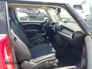 2011 MINI Hardtop with VIN WMWSU3C58BT182728, listed as a IAAI auction lot 42393337 with 142,386 mi miles and . Bid and sale history available at DreamBid. Image 5.