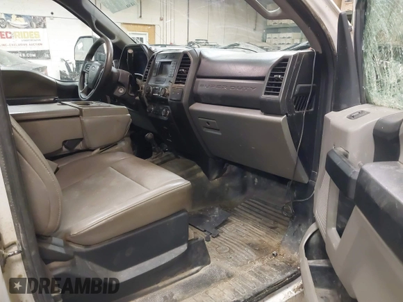 2018 Ford Super Duty F-250 SRW XL with VIN 1FT7W2B62JEB55938, listed as a IAAI auction lot 41236499 with 276,458 mi miles. Bid and sale history available at carsss.com. Image 5.