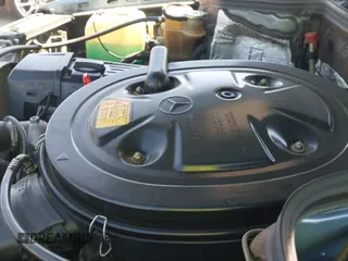 1988 Mercedes-Benz 300 E z VIN WDBEA30D7JA789572, wystawiony jako IAAI lot #43082324 z przebiegiem 114 878 mil mil oraz . Historia ofert i sprzedaży dostępna na DreamBid. Obrazek 12.