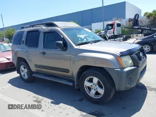 2005 Nissan Xterra S z VIN 5N1AN08W65C642657, wystawiony jako IAAI lot #42355908 z przebiegiem 124 458 mil mil oraz . Historia ofert i sprzedaży dostępna na DreamBid. Obrazek 1.