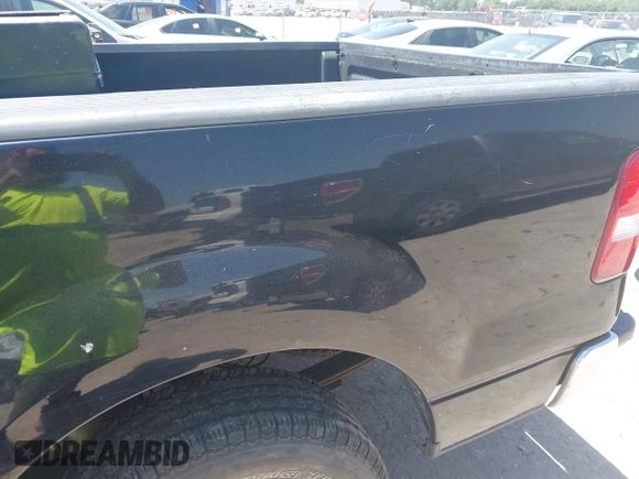 2006 Ford F-150 XLT z VIN 1FTRW12W46FB05899, wystawiony jako IAAI lot #42808707 z przebiegiem 364 716 mil mil oraz . Historia ofert i sprzedaży dostępna na DreamBid. Obrazek 13.