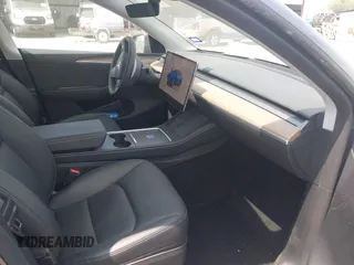 2023 Tesla Model Y Long Range z VIN 7SAYGDEE6PA169168, wystawiony jako IAAI lot #42050428 z przebiegiem 26 731 mil mil oraz . Historia ofert i sprzedaży dostępna na DreamBid. Obrazek 5.