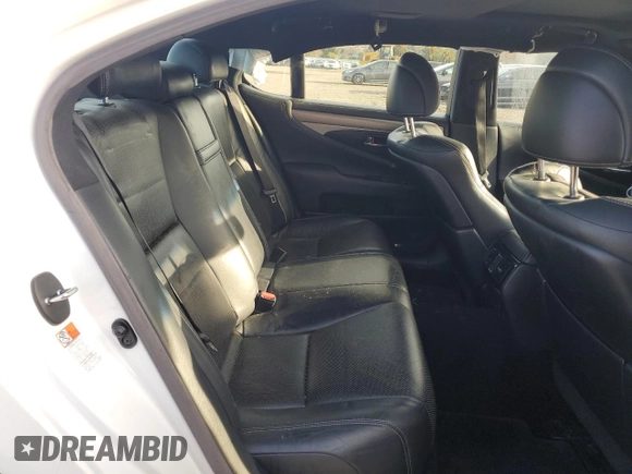 2016 Lexus LS 460 z VIN JTHBL5EF3G5140145, wystawiony jako Copart lot #87555395 z przebiegiem 96 254 mil mil oraz Szkoda całkowita • Salvage title. Historia ofert i sprzedaży dostępna na DreamBid. Obrazek 10.