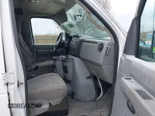 2013 Ford Econoline Cargo Commercial z VIN 1FTNE2EW5DDA32862, wystawiony jako IAAI lot #42012064 z przebiegiem 123 985 mil mil oraz . Historia ofert i sprzedaży dostępna na DreamBid. Obrazek 5.