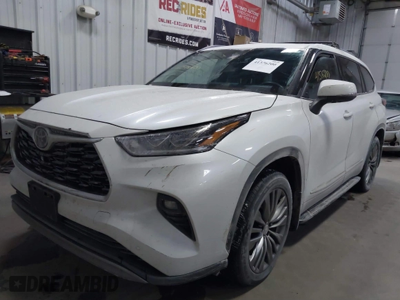 2022 Toyota Highlander Platinum z VIN 5TDFZRBH5NS203414, wystawiony jako IAAI lot #41376200 z przebiegiem 40 876 mil mil oraz . Historia ofert i sprzedaży dostępna na DreamBid. Obrazek 2.