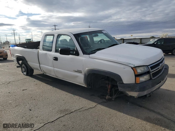 2007 Chevrolet Silverado 2500HD Classic Work Truck with VIN 1GCHK29D67E111941, listed as a Copart auction lot 78455184 with 258,682 mi miles and Salvage Title. Bid and sale history available at carsss.com. Image 4.