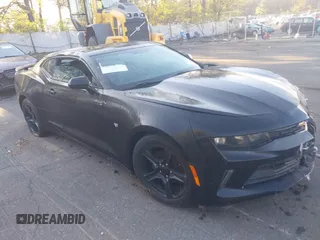 2018 Chevrolet Camaro 1LT z VIN 1G1FB1RX1J0110205, wystawiony jako IAAI lot #39373056 z przebiegiem 48 224 mil mil oraz . Historia ofert i sprzedaży dostępna na DreamBid. Obrazek 1.