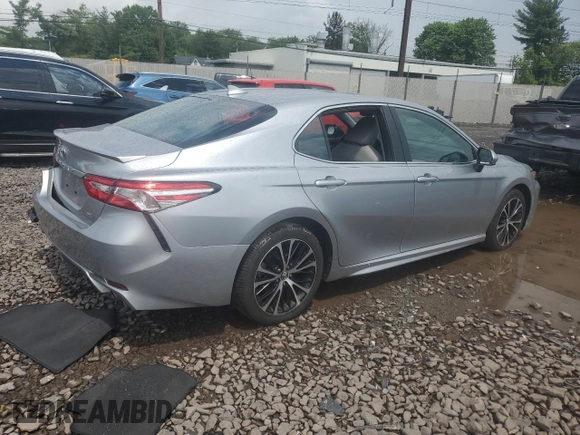 2020 Toyota Camry SE z VIN 4T1G11AK3LU878547, wystawiony jako Copart lot #55746685 z przebiegiem 65 427 mil mil oraz Szkoda całkowita • Salvage title. Historia ofert i sprzedaży dostępna na DreamBid. Obrazek 3.