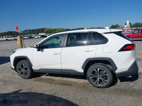 2021 Toyota RAV4 LE with VIN 2T3H1RFV0MW115299, listed as a IAAI auction lot 42030049 with 38,446 mi miles. Bid and sale history available at carsss.com. Image 14.