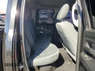2018 Ram 1500 Express z VIN 1C6RR6FT7JS195917, wystawiony jako Copart lot #49354805 z przebiegiem 57 953 mil mil oraz Szkoda całkowita • Salvage title. Historia ofert i sprzedaży dostępna na DreamBid. Obrazek 10.
