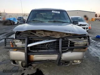 2000 Cadillac Escalade with VIN 1GYEK63R9YR169562, listed as a Copart auction lot 41809505 with 227,693 mi miles and Non Repairable. Bid and sale history available at carsss.com. Image 5.