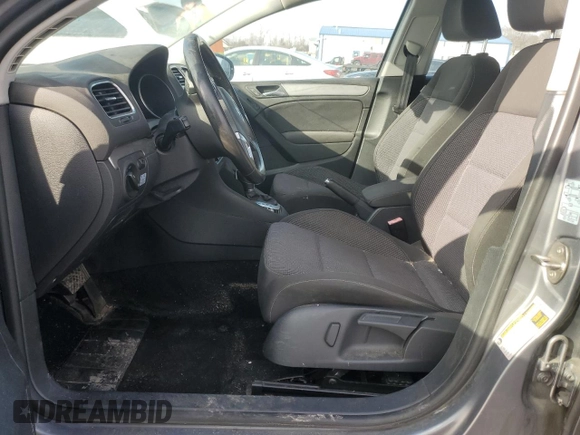 2014 Volkswagen Golf TDI w/Sunroof & Nav z VIN WVWDM7AJXEW005037, wystawiony jako Copart lot #43380895 z przebiegiem Nie podano mil oraz Czysty tytuł • Clean title. Historia ofert i sprzedaży dostępna na DreamBid. Obrazek 7.