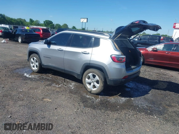 2018 Jeep Compass Latitude z VIN 3C4NJDBB2JT331854, wystawiony jako IAAI lot #42055969 z przebiegiem 135 175 mil mil oraz . Historia ofert i sprzedaży dostępna na DreamBid. Obrazek 3.
