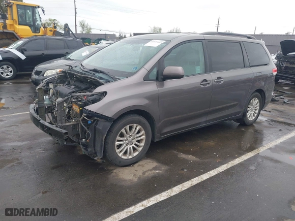 2012 Toyota Sienna XLE AAS with VIN 5TDYK3DC9CS256092, listed as a IAAI auction lot 41925847 with 190,403 mi miles. Bid and sale history available at carsss.com. Image 20.