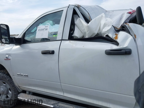 2021 Ram 2500 Tradesman с VIN 3C6UR5CLXMG534707, выставлен на аукционе IAAI как лот 41410710 с пробегом 78 202 миль миль и . История ставок и продаж доступна на DreamBid. Изображение 13.