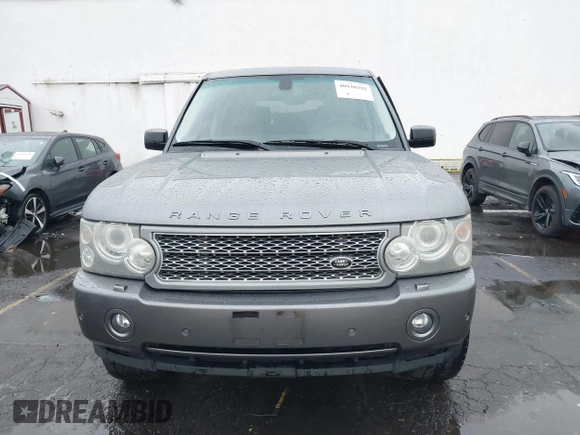 2007 Land Rover Range Rover SC z VIN SALMF13427A261552, wystawiony jako IAAI lot #40930292 z przebiegiem 143 865 mil mil oraz . Historia ofert i sprzedaży dostępna na DreamBid. Obrazek 12.