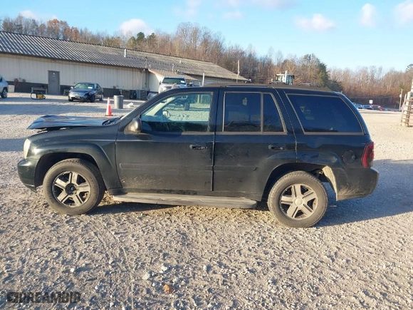 2006 Chevrolet TrailBlazer LS with VIN 1GNDT13S462271112, listed as a IAAI auction lot 41011153 with 266,801 mi miles. Bid and sale history available at carsss.com. Image 14.
