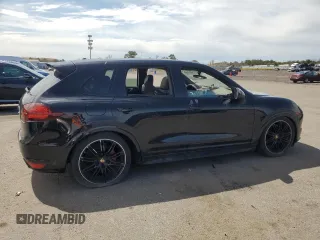 2014 Porsche Cayenne GTS z VIN WP1AD2A26ELA77822, wystawiony jako Copart lot #49171305 z przebiegiem Nie podano mil oraz Tytuł czysty. Historia ofert i sprzedaży dostępna na DreamBid. Obrazek 3.