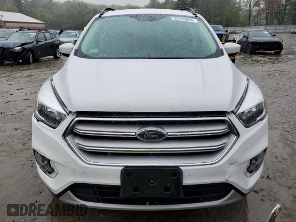 2018 Ford Escape SE z VIN 1FMCU9GD2JUA76985, wystawiony jako Copart lot #55743855 z przebiegiem 84 549 mil mil oraz Szkody całkowita. Historia ofert i sprzedaży dostępna na DreamBid. Obrazek 5.