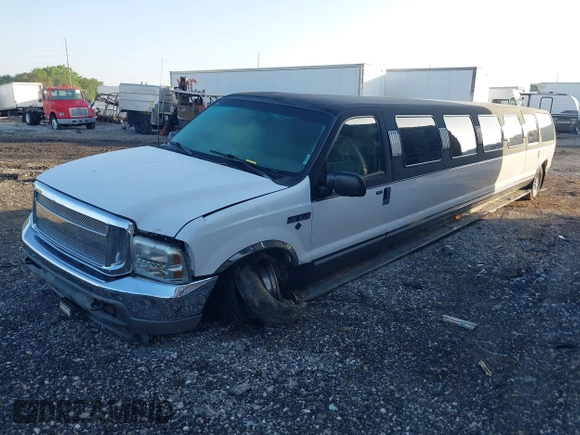 2003 Ford Excursion XLT z VIN 1FMNU40F03EA06549, wystawiony jako IAAI lot #42231165 z przebiegiem 176 564 mil mil oraz . Historia ofert i sprzedaży dostępna na DreamBid. Obrazek 17.