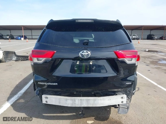 2018 Toyota Highlander LE with VIN 5TDBZRFH4JS881820, listed as a IAAI auction lot 41764445 with 133,174 mi miles. Bid and sale history available at carsss.com. Image 17.