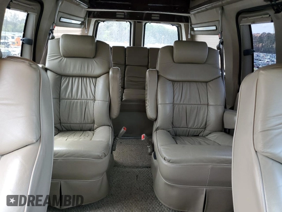 2004 Chevrolet Express Passenger z VIN 1GBFG15TX41155433, wystawiony jako Copart lot #48826455 z przebiegiem 327 969 mil mil oraz Szkoda całkowita • Salvage title. Historia ofert i sprzedaży dostępna na DreamBid. Obrazek 10.
