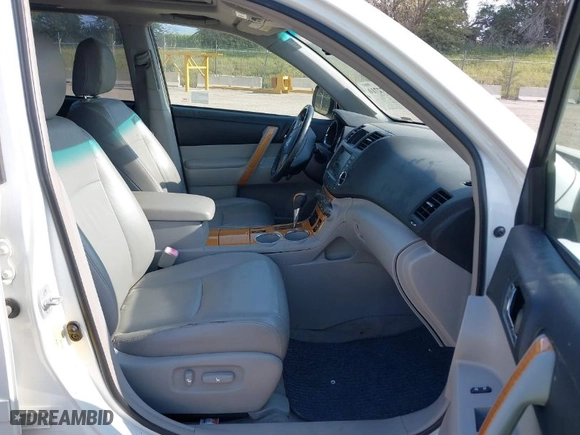2008 Toyota Highlander Hybrid Limited with VIN JTEEW44A882020801, listed as a IAAI auction lot 39972710 with 259,507 mi miles. Bid and sale history available at carsss.com. Image 5.