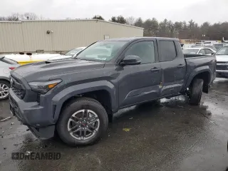2024 Toyota Tacoma SR5 z VIN 3TMLB5JN5RM074796, wystawiony jako Copart lot #45677145 z przebiegiem 423 mil mil oraz Szkoda całkowita • Salvage title. Historia ofert i sprzedaży dostępna na DreamBid. Obrazek 1.