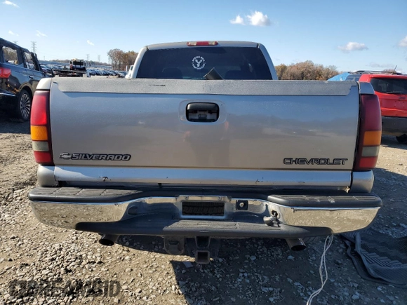 2002 Chevrolet Silverado 1500 LS with VIN 2GCEC19V121194904, listed as a Copart auction lot 84408904 with 266,795 mi miles and Salvage Title. Bid and sale history available at DreamBid. Image 6.