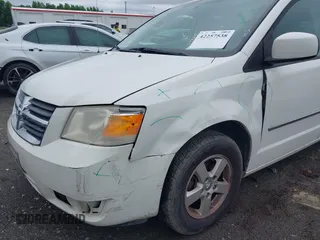 2010 Dodge Grand Caravan SXT z VIN 2D4RN5D18AR247124, wystawiony jako IAAI lot #42257538 z przebiegiem 197 443 mil mil oraz . Historia ofert i sprzedaży dostępna na DreamBid. Obrazek 6.