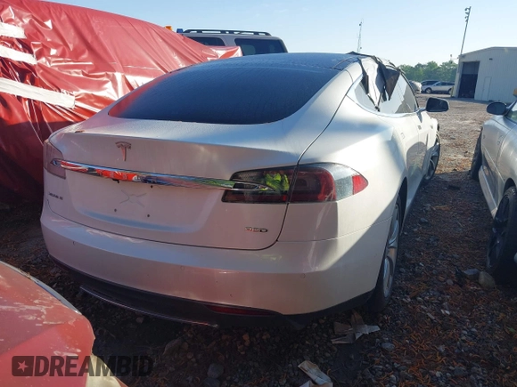 2016 Tesla Model S 90D with VIN 5YJSA1E21GF128460, listed as a IAAI auction lot 40733920 with 89,846 mi miles and . Bid and sale history available at DreamBid. Image 4.