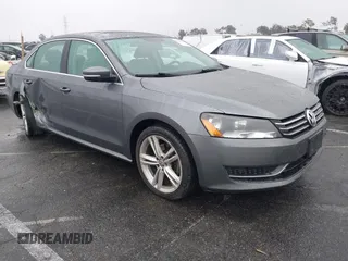 2014 Volkswagen Passat SE z VIN 1VWBT7A32EC093902, wystawiony jako IAAI lot #41561347 z przebiegiem 92 659 mil mil oraz . Historia ofert i sprzedaży dostępna na DreamBid. Obrazek 1.