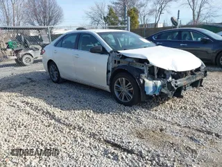 2015 Toyota Camry XLE with VIN 4T1BF1FK6FU475672, listed as a IAAI auction lot 41780890 with 238,915 mi miles. Bid and sale history available at carsss.com. Image 1.
